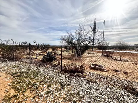 382 Bowman Trl, Landers, CA 92285 photo 3