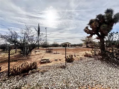382 Bowman Trl, Landers, CA 92285 photo 4