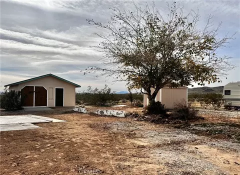 382 Bowman Trl, Landers, CA 92285 photo 6