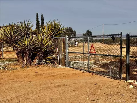 382 Bowman Trl, Landers, CA 92285 photo 2