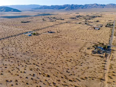 5 Sunflower Rd, Joshua Tree, CA 92252