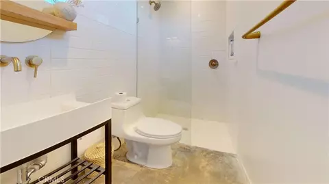 Bath - 7005 Hillview, Joshua Tree, CA 92252 photo 2 of 2
