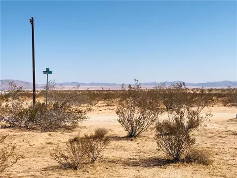 2 Napa Way, Landers, CA 92285 photo 4