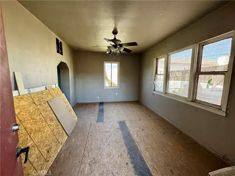 Living - 329 Chestnut, Needles, CA 92363 photo 4 of 5