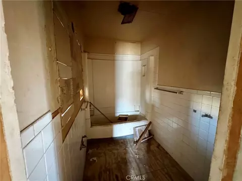 Bath - 310 Walnut, Needles, CA 92363 photo 1 of 1