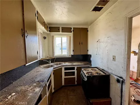 Kitchen - 310 Walnut, Needles, CA 92363 photo 2 of 2