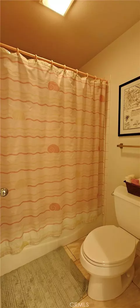 Bath - 6144 Carodean, Twentynine Palms, CA 92277 photo 4 of 10