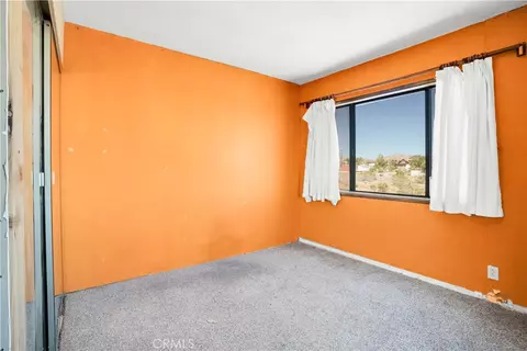 Bedroom - 1010 Wamego, Yucca Valley, CA 92284 photo 3 of 9