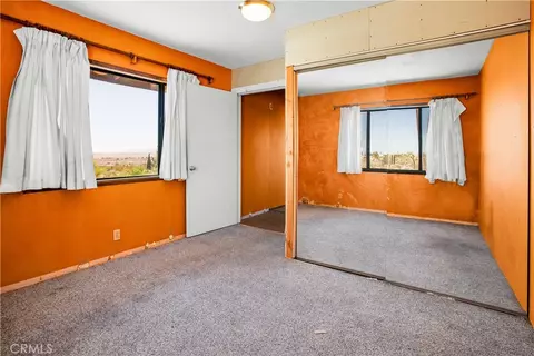 Bedroom - 1010 Wamego, Yucca Valley, CA 92284 photo 4 of 9