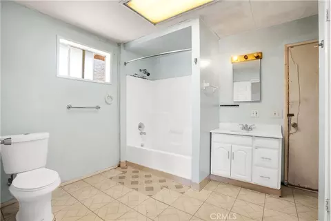 Bath - 1010 Wamego, Yucca Valley, CA 92284 photo 5 of 5
