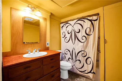 Bath - 1010 Wamego, Yucca Valley, CA 92284 photo 4 of 5