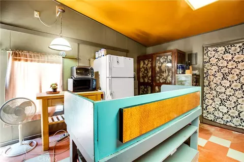 Kitchen - 1010 Wamego, Yucca Valley, CA 92284 photo 4 of 4