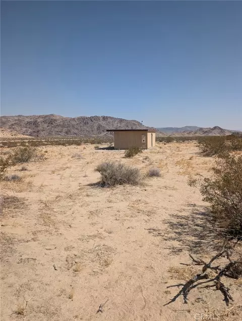 56850 Bodick, Landers, CA 92285 photo 5