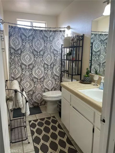 Bath - 61611 Alta Loma Dr, Joshua Tree, CA 92252 photo 2 of 2