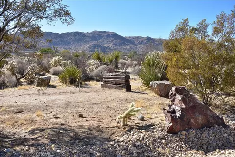 Exterior - 61611 Alta Loma Dr, Joshua Tree, CA 92252 photo 11 of 13