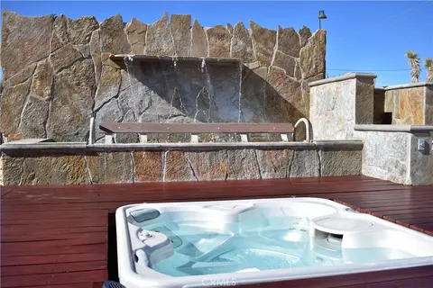 61611 Alta Loma Dr, Joshua Tree, CA 92252