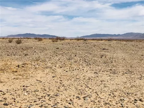 5 Raymond Dr, Twentynine Palms, CA 92277