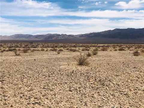 5 Montgomery Dr, Twentynine Palms, CA 92277