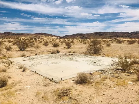 5 Pipeline Rd, Twentynine Palms, CA 92277