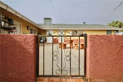 Exterior - 8747 Balsa Ave, Yucca Valley, CA 92284 photo 5 of 10