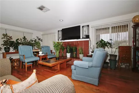 Living - 8747 Balsa Ave, Yucca Valley, CA 92284 photo 2 of 2