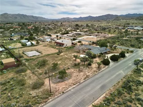 View/Area - 8747 Balsa, Yucca Valley, CA 92284 photo 7 of 10