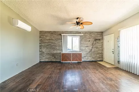 Living - 56617 Massachusets, Landers, CA 92285 photo 2 of 5
