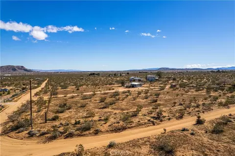 View/Area - 56617 Massachusets, Landers, CA 92285 photo 2 of 9