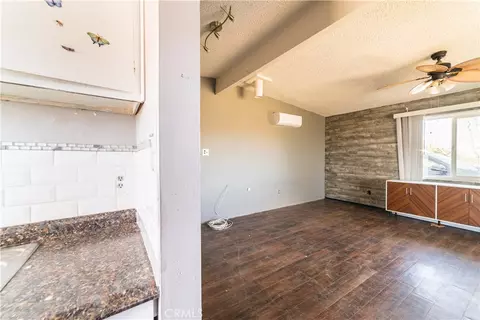 Living - 56617 Massachusets, Landers, CA 92285 photo 3 of 5