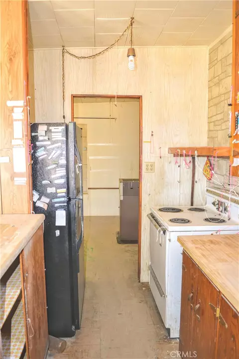 Kitchen - 4040 Peter Rabbit, Twentynine Palms, CA 92277 photo 3 of 3