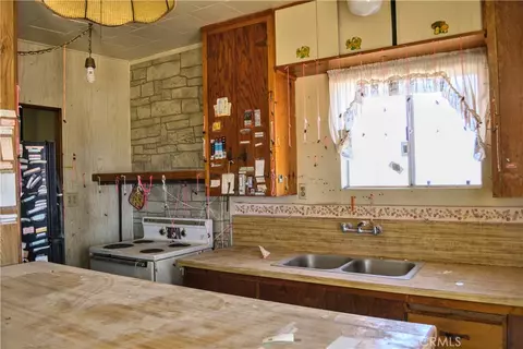 Kitchen - 4040 Peter Rabbit, Twentynine Palms, CA 92277 photo 1 of 3