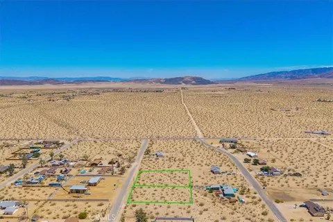 1 Jadeite St, Joshua Tree, CA 92252