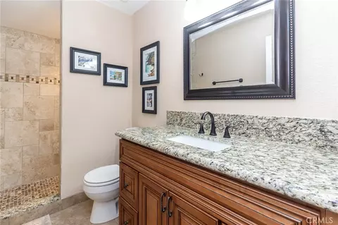 Bath - 915 Beach Dr, Needles, CA 92363 photo 7 of 12