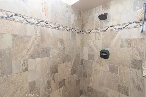 Bath - 915 Beach Dr, Needles, CA 92363 photo 3 of 12