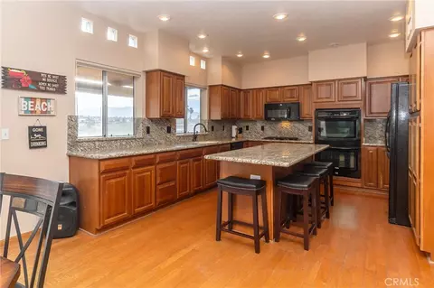 Kitchen - 915 Beach Dr, Needles, CA 92363 photo 3 of 5