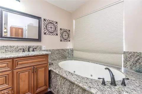 Bath - 915 Beach Dr, Needles, CA 92363 photo 4 of 12