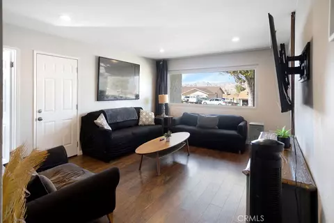 Living - 61537 Valley View Dr, Joshua Tree, CA 92252 photo 1 of 2