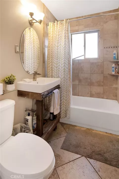 Bath - 61537 Valley View Dr, Joshua Tree, CA 92252 photo 1 of 3
