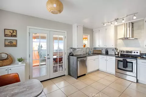 Kitchen - 61537 Valley View Dr, Joshua Tree, CA 92252 photo 1 of 4