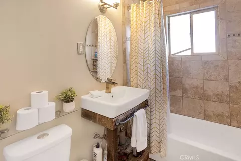 Bath - 61537 Valley View Dr, Joshua Tree, CA 92252 photo 2 of 3
