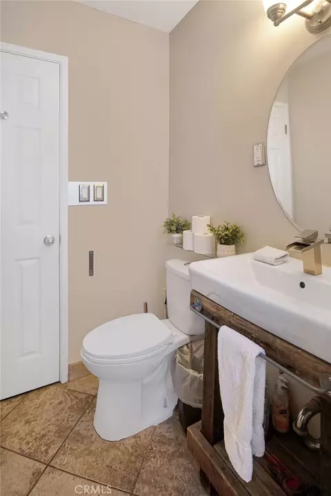Bath - 61537 Valley View Dr, Joshua Tree, CA 92252 photo 3 of 3