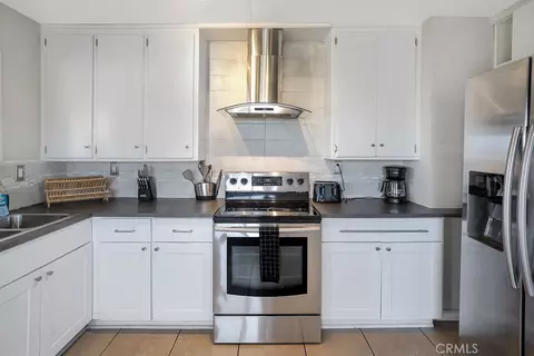 Kitchen - 61537 Valley View Dr, Joshua Tree, CA 92252 photo 3 of 4