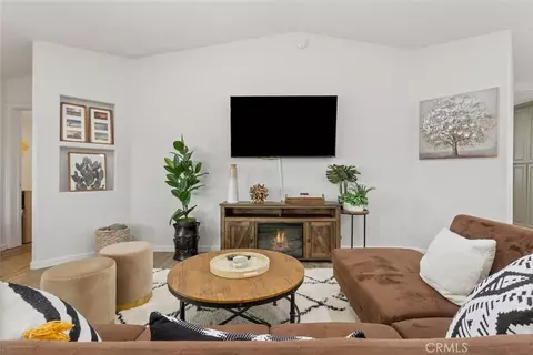 Living - 62382 Crestview Dr, Joshua Tree, CA 92252 photo 2 of 2
