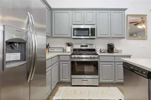 Kitchen - 62382 Crestview Dr, Joshua Tree, CA 92252 photo 3 of 3