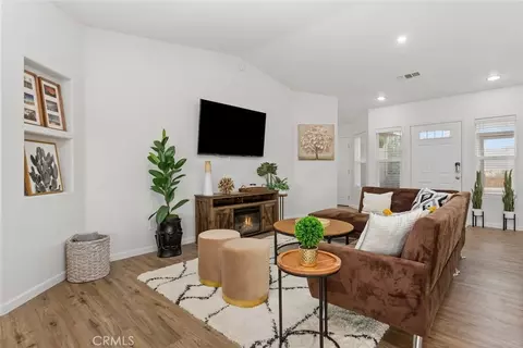 Living - 62382 Crestview Dr, Joshua Tree, CA 92252 photo 1 of 2