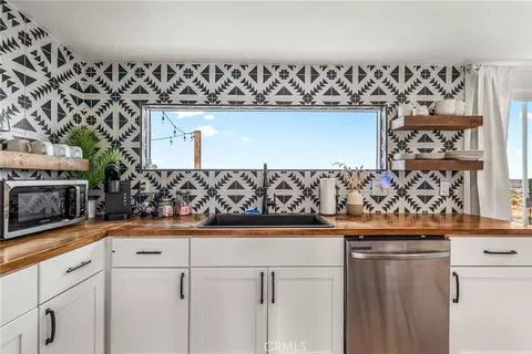 Kitchen - 55500 Massachusets, Landers, CA 92285 photo 4 of 4