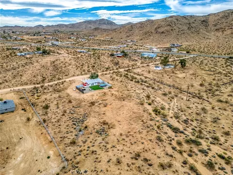 View/Area - 55500 Massachusets, Landers, CA 92285 photo 2 of 13