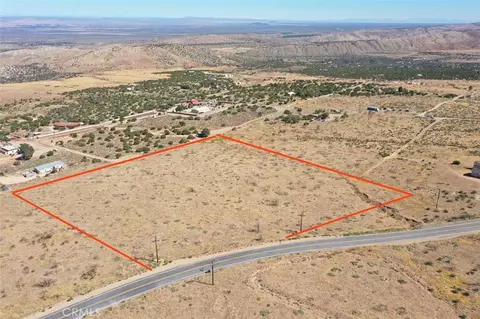 113 Juniper Hills Rd, Juniper Hills, CA 93543