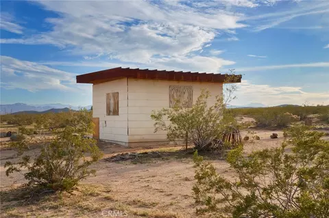 77 Copper Moon Ln, Joshua Tree, CA 92252