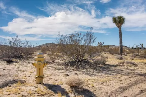 4 Burke Rd, Landers, CA 92285